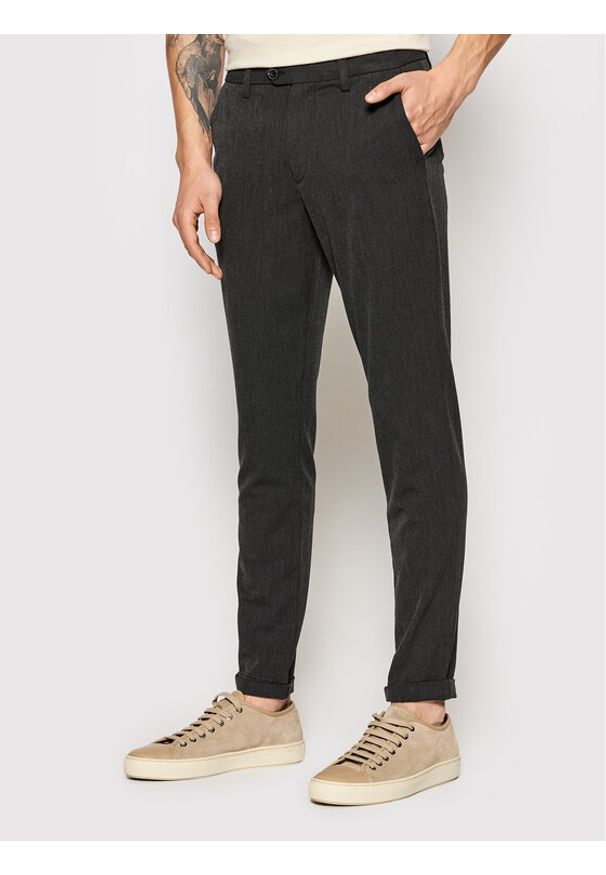 Jack & Jones Chinosy Marco 12193553 Szary Slim Fit. Kolor: szary. Materiał: syntetyk