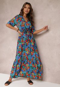 Renee - Niebiesko-Zielona Sukienka z Wiskozy Lylian. Kolor: niebieski. Materiał: wiskoza. Wzór: aplikacja, kwiaty. Sezon: lato. Typ sukienki: kopertowe. Styl: retro, elegancki. Długość: maxi