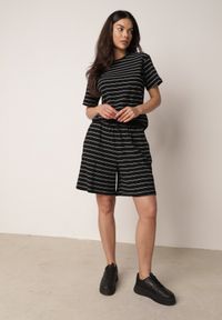 Born2be - Czarny Bawełniany T-shirt w Poziome Paski Rive. Okazja: do pracy, na co dzień. Kolor: czarny. Materiał: bawełna. Długość: krótkie. Wzór: paski. Styl: klasyczny, casual #3