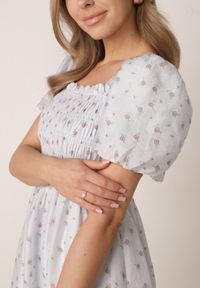 Born2be - Niebieska Sukienka w Kwiaty z Tencelu o Rozkloszowanym Fasonie z Bufiastymi Rękawami Viviare. Okazja: do pracy, na co dzień. Kolor: niebieski. Materiał: tkanina. Wzór: kwiaty. Typ sukienki: proste, rozkloszowane. Styl: elegancki, casual #5