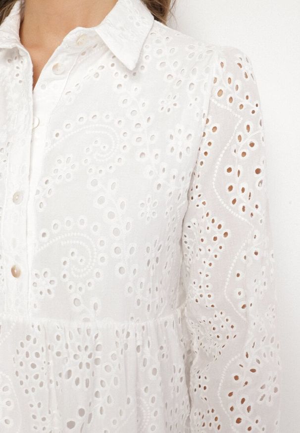 Born2be - Biała Bawełniana Sukienka Ażurowa o Koszulowym Kroju Ridivania. Okazja: na co dzień, na spacer. Typ kołnierza: kołnierzyk klasyczny. Kolor: biały. Materiał: bawełna. Długość rękawa: długi rękaw. Wzór: ażurowy. Typ sukienki: koszulowe. Styl: klasyczny, casual, elegancki