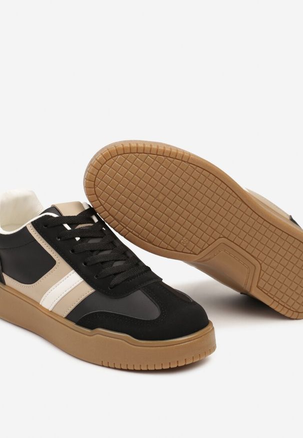 Born2be - Czarne Płaskie Sznurowane Sneakersy z Geometrycznym Wzorem Navaura. Nosek buta: okrągły. Zapięcie: sznurówki. Kolor: czarny. Wzór: geometria. Obcas: na obcasie. Wysokość obcasa: niski