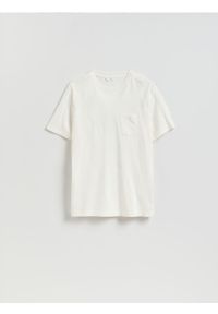 Reserved - T-shirt regular z kieszonką - złamana biel. Materiał: dzianina, bawełna #1