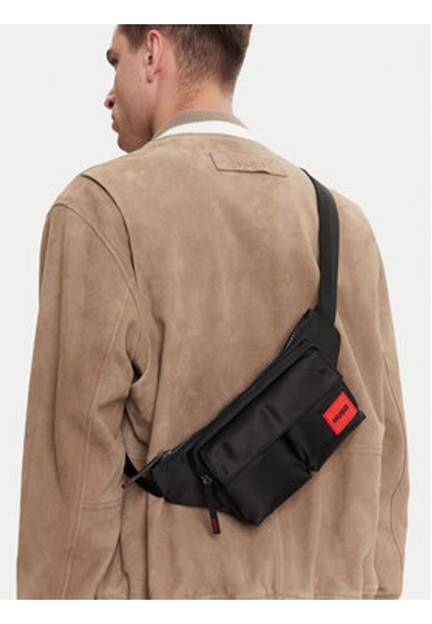 Hugo - HUGO Saszetka nerka 50541616 Czarny. Kolor: czarny. Materiał: materiał