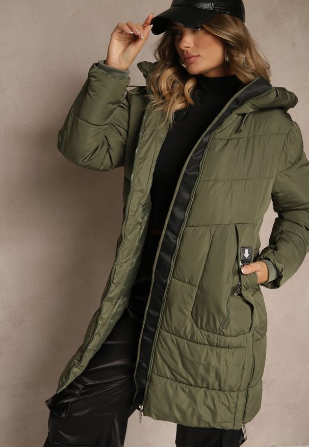 Renee - Ciemnozielona Pikowana Kurtka z Kapturem i Bocznymi Suwakami Lundrie. Okazja: na co dzień. Typ kołnierza: kaptur. Kolor: zielony. Materiał: poliester, jeans, dzianina. Sezon: zima. Styl: casual