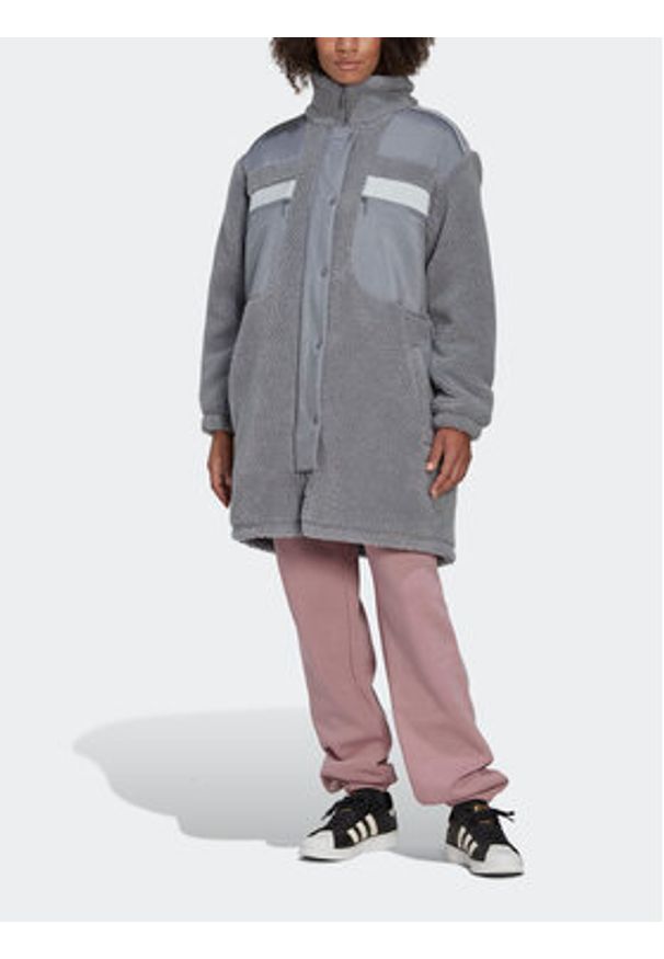 Adidas - adidas Kurtka zimowa Sherpa HK5256 Szary Relaxed Fit. Kolor: szary. Materiał: syntetyk. Sezon: zima