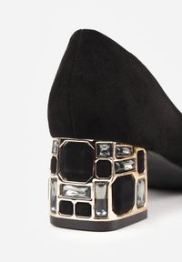 Renee - Czarne Czółenka Vices na Słupku Ozdobionym Kamieniami ze Skórzaną Wkładką Savelia. Kolor: czarny. Materiał: skóra. Wzór: aplikacja. Obcas: na słupku. Styl: elegancki. Wysokość obcasa: średni #3