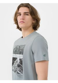 4f - T-shirt regular z bawełny organicznej męski. Kolor: szary. Materiał: bawełna. Wzór: nadruk #2