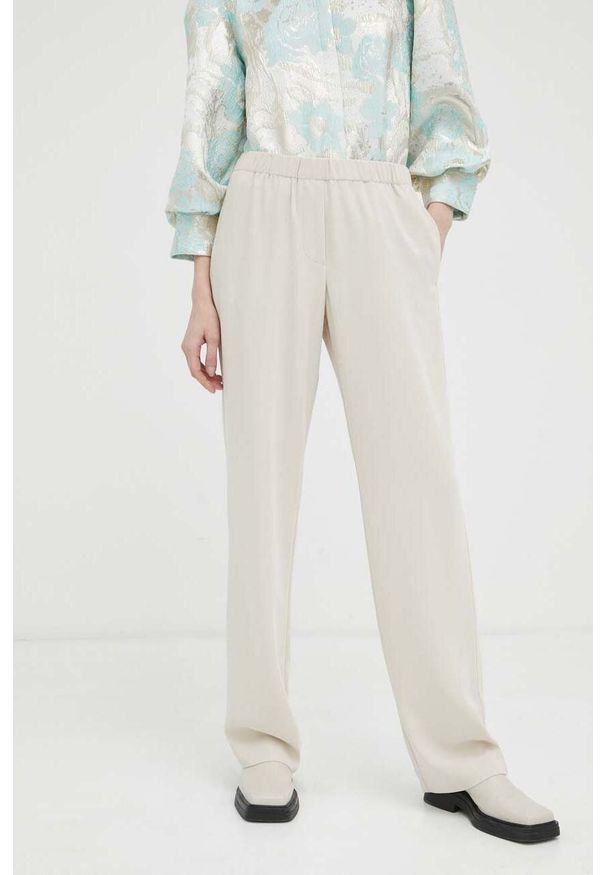 Samsoe & Samsoe - Samsoe Samsoe spodnie damskie kolor beżowy proste high waist. Okazja: na co dzień. Stan: podwyższony. Kolor: beżowy. Materiał: poliester, dzianina. Styl: casual