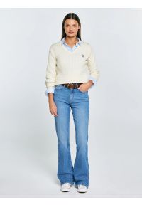 Big-Star - Sweter damski ze splotem warkoczowym z dekoltem v-neck kremowy Nisa 100. Kolor: kremowy. Materiał: bawełna, poliamid, włókno. Długość: długie. Wzór: ze splotem. Styl: klasyczny #6