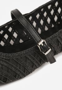 Renee - Czarne Balerinki z Ażurowym Wzorem i Paskiem Astethera. Okazja: na co dzień. Zapięcie: pasek. Kolor: czarny. Materiał: jeans. Wzór: ażurowy. Styl: casual, elegancki #9