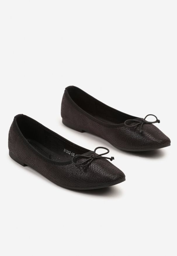 Born2be - Czarne Balerinki Vices z Kokardką i Tłoczeniem Imitującym Skórę Węża Mirtewi. Kolor: czarny. Materiał: skóra. Styl: elegancki