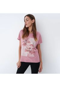 Mohito - Koszulka z błyszczącym nadrukiem - Różowy. Kolor: różowy. Wzór: nadruk