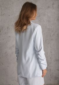 Renee - Niebieska Elegancka Marynarka bez Zapięcia z Marszczonymi Rękawami Albuca. Okazja: do pracy. Kolor: niebieski. Długość rękawa: na ramiączkach. Styl: elegancki #2