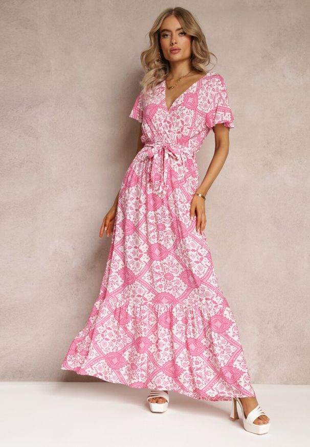 Renee - Fuksjowa Rozkloszowana Sukienka z Kopertowym Dekoltem i Wiązanym Paskiem Brynis. Typ kołnierza: kołnierz z falbankami. Kolor: różowy. Materiał: materiał. Typ sukienki: kopertowe. Długość: maxi