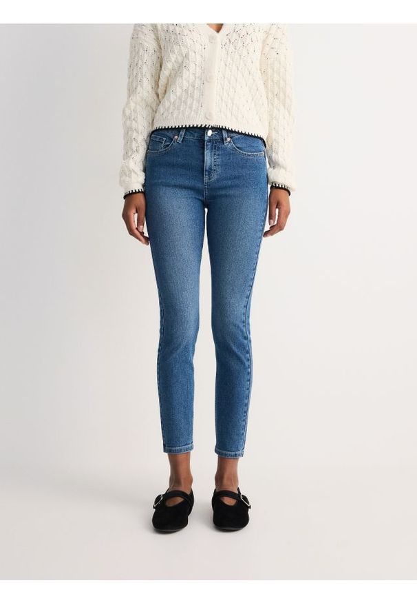 Reserved - Jeansy slim push up - niebieski. Kolor: niebieski. Materiał: jeans