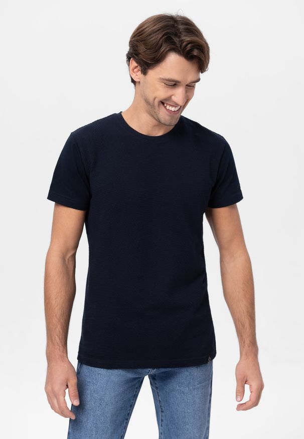 Volcano - T-shirt ze strukturą TM-DARK. Materiał: materiał, bawełna, jeans. Długość rękawa: krótki rękaw. Długość: krótkie. Styl: klasyczny