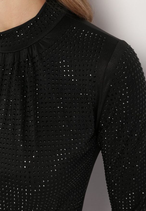 Born2be - Czarna Sukienka Maxi w Połyskujące Ćwieki Sablette. Kolor: czarny. Wzór: aplikacja. Długość: maxi