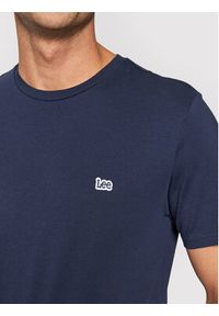 Lee T-Shirt Patch Logo L60UFQ35 112140348 Granatowy Regular Fit. Kolor: niebieski. Materiał: bawełna #3