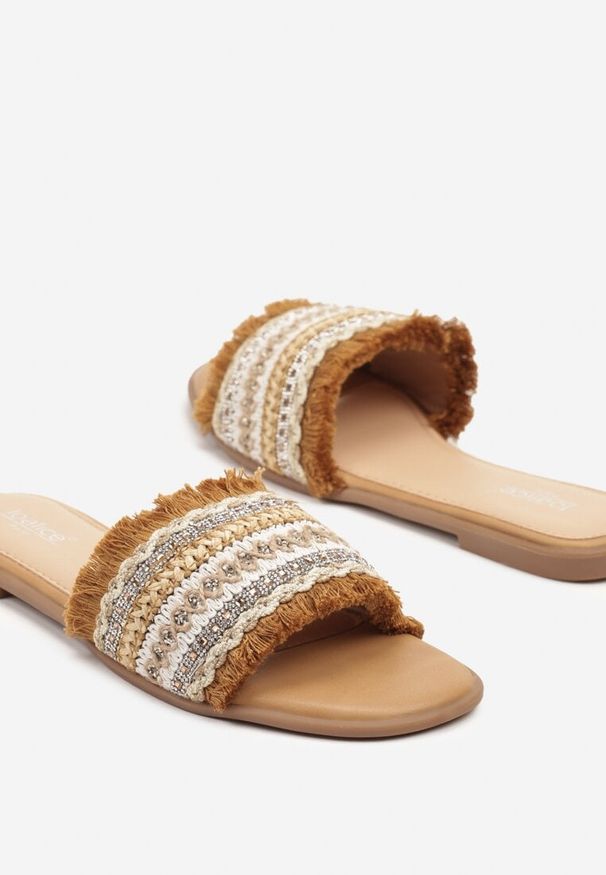 Renee - Brązowe Klapki Ozdobione Cyrkoniami i Frędzlami w Stylu Boho Ridivenna. Okazja: na plażę, na co dzień, na spacer. Kolor: brązowy. Wzór: aplikacja. Sezon: lato. Styl: boho