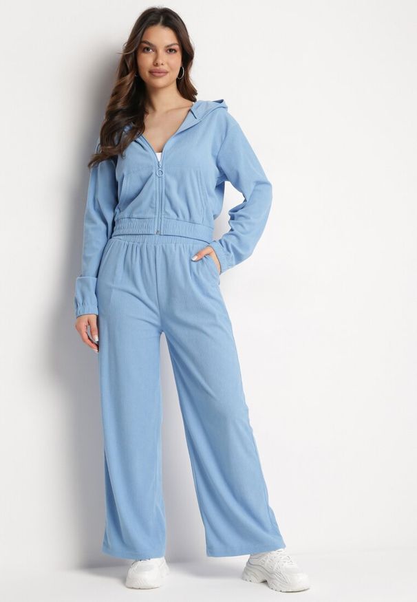 Born2be - Jasnoniebieski Sztruksowy Komplet Dresowy Bluza z Kapturem i Szerokie Spodnie z Kieszeniami Makeria. Kolor: niebieski. Materiał: dresówka, sztruks