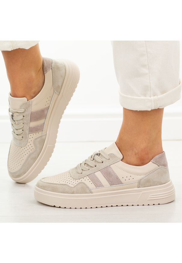 Beżowe skórzane półbuty damskie Cambell 40343. Okazja: na co dzień. Nosek buta: okrągły. Zapięcie: sznurówki. Kolor: beżowy. Materiał: skóra. Sezon: wiosna, lato, jesień. Styl: casual, klasyczny, sportowy