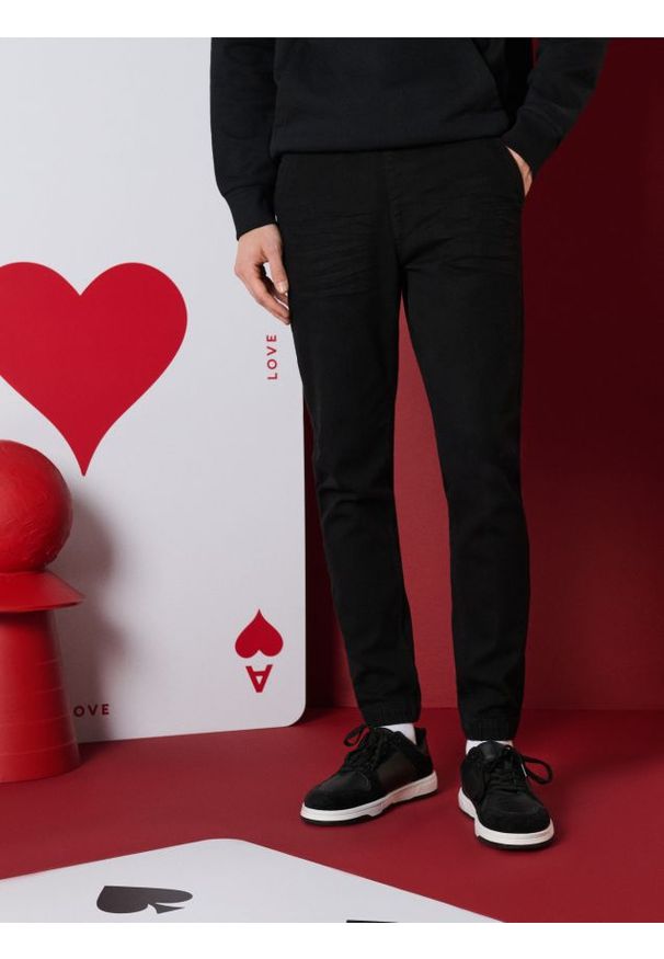 Sinsay - Jeansy jogger - czarny. Kolor: czarny