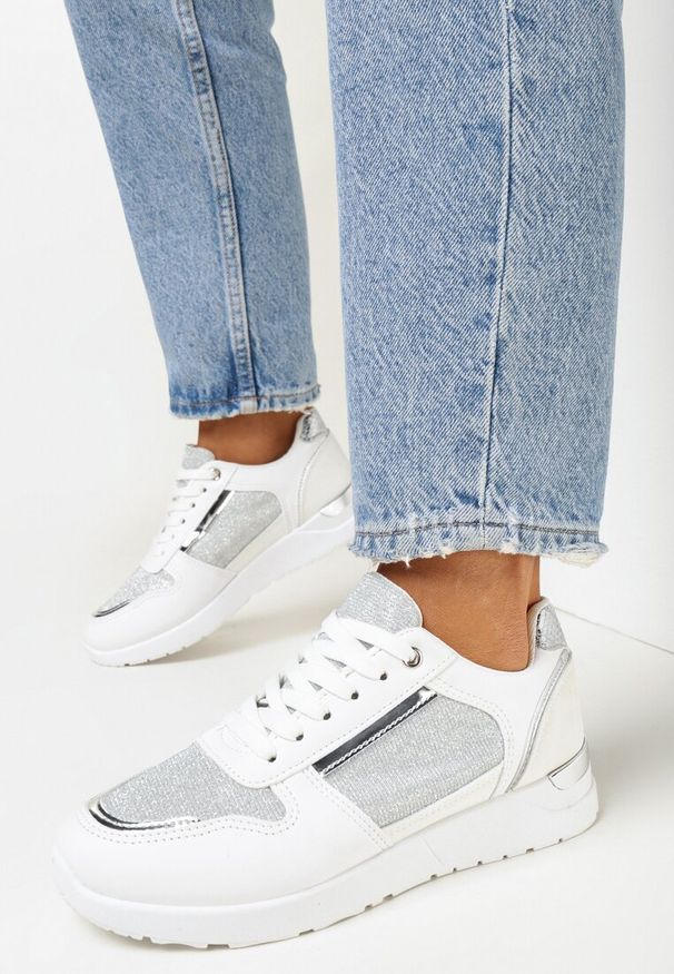 Born2be - Białe Sneakersy na Płaskiej Podeszwie Ozdobione Brokatem Mayna. Nosek buta: okrągły. Kolor: biały. Materiał: materiał. Wzór: aplikacja. Obcas: na płaskiej podeszwie