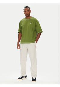 Adidas - adidas T-Shirt Trefoil Essentials JX5245 Zielony Regular Fit. Kolor: zielony. Materiał: bawełna