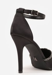 Born2be - Czarne Satynowe Szpilki Vices ze Skórzaną Wkładką Zdobione Cyrkoniami Lizzira. Okazja: na ślub cywilny, na wesele, na imprezę. Zapięcie: sprzączka. Kolor: czarny. Materiał: satyna, skóra. Wzór: aplikacja. Obcas: na szpilce. Styl: elegancki. Wysokość obcasa: średni #3