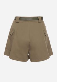 Born2be - Zielone Szorty z Wysokim Stanem i Kieszeniami w Stylu Cargo Arniti. Okazja: na co dzień. Stan: podwyższony. Kolor: zielony. Styl: elegancki, klasyczny, casual