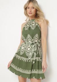 Born2be - Ciemnozielona Sukienka z Odkrytymi Ramionami i Paskiem w Stylu Boho Tdivisa. Okazja: na co dzień. Kolor: zielony. Typ sukienki: z odkrytymi ramionami. Styl: boho