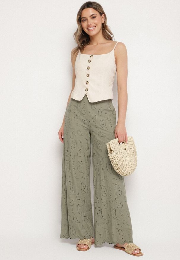 Born2be - Zielone Szerokie Spodnie z Bawełny z Wysokim Stanem Ozdobione Haftem Mileneia. Okazja: na co dzień. Stan: podwyższony. Kolor: zielony. Materiał: bawełna. Wzór: aplikacja, haft. Styl: klasyczny, casual