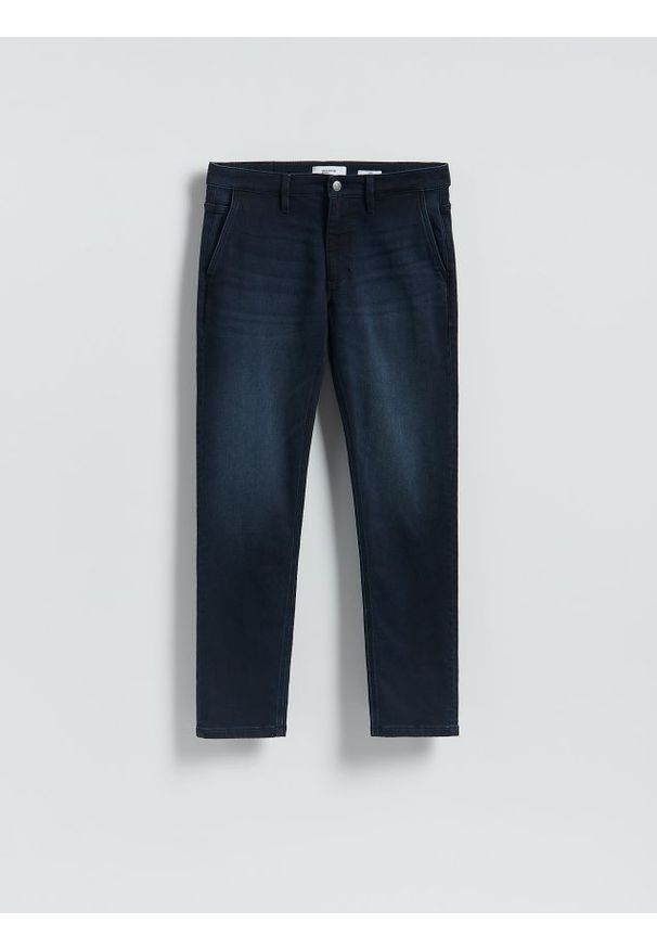 Reserved - Jeansy slim fit z efektem sprania - granatowy. Kolor: niebieski