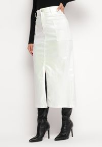 Born2be - Biała Metaliczna Spódnica Ołówkowa Maxi Tangella. Kolor: biały. Materiał: materiał #1