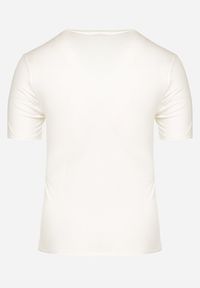 Born2be - Biały T-shirt z Bawełny Ozdobiony Metalicznym Nadrukiem i Cyrkoniami przy Dekolcie Zanesti. Okazja: na co dzień. Kolor: biały. Materiał: bawełna. Wzór: aplikacja, nadruk. Styl: casual, elegancki