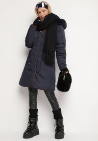 Born2be - Granatowa Dwustronna Kurtka za Kolano z Kapturem z Futerkiem Zephyro. Typ kołnierza: kaptur. Kolor: niebieski. Materiał: futro. Długość: długie. Wzór: aplikacja, gładki #3