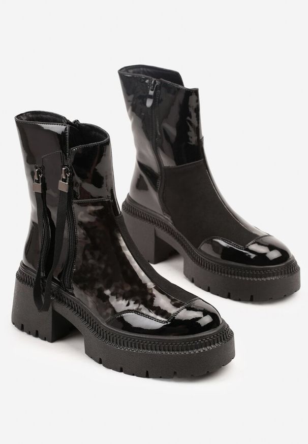 Renee - Czarne Botki Lakierowane Vices Ozdobione Tasiemką Rotine. Okazja: na co dzień. Zapięcie: pasek. Kolor: czarny. Materiał: lakier. Wzór: aplikacja. Styl: elegancki, casual