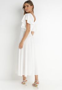 Born2be - Biała Rozkloszowana Sukienka Zdobiona Falbanami Emilienne. Okazja: na randkę, na spacer. Kolor: biały. Materiał: jeans, tkanina. Wzór: aplikacja, gładki, jednolity. Typ sukienki: rozkloszowane. Styl: wizytowy, klasyczny, elegancki. Długość: maxi #6