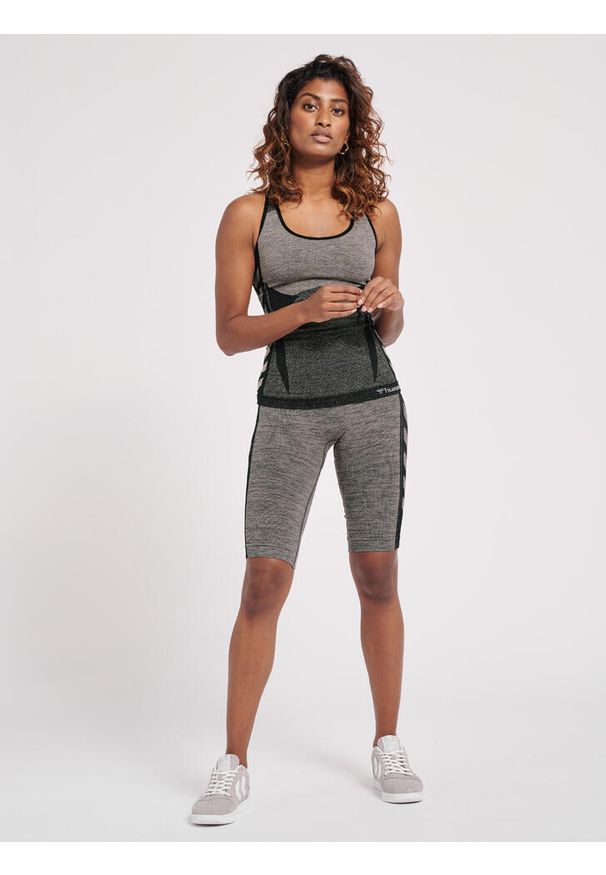 Damski tank top Hummel Clea. Kolor: wielokolorowy, czarny, szary. Materiał: dzianina, materiał