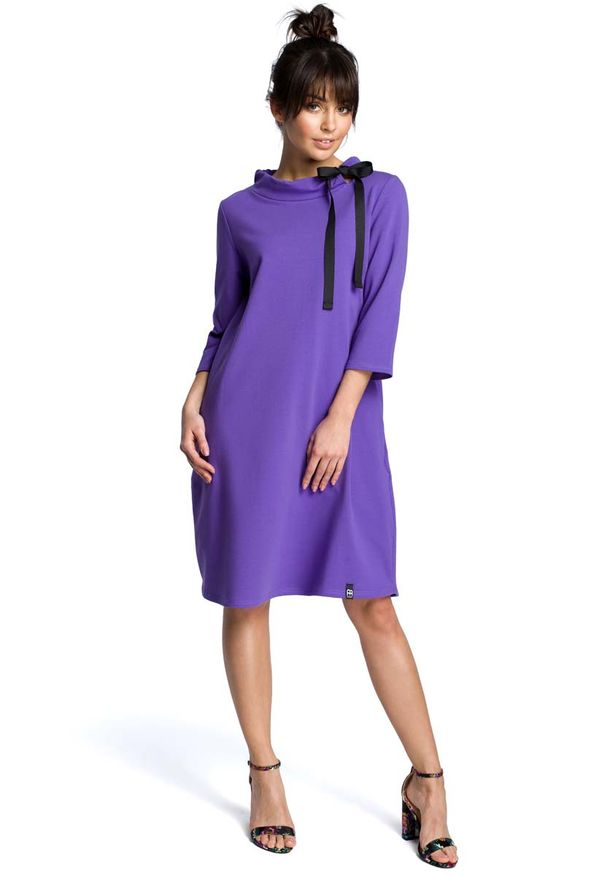 MOE - Fioletowa Luźna Sukienka z Wiązaniem przy Dekolcie. Kolor: fioletowy. Materiał: elastan, bawełna