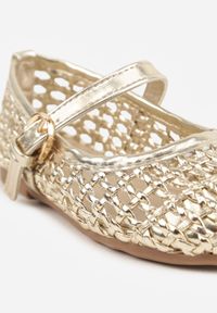 Born2be - Złote Balerinki Ażurowe ze Sprzączką Nellena. Okazja: na co dzień. Zapięcie: sprzączka. Kolor: złoty. Materiał: materiał, dresówka. Wzór: ażurowy. Sezon: lato. Styl: casual #3