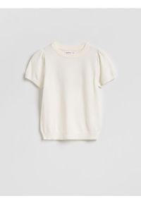Reserved - Sweter z krótkim rękawem - złamana biel. Materiał: wiskoza, dzianina. Długość rękawa: krótki rękaw. Długość: krótkie #1