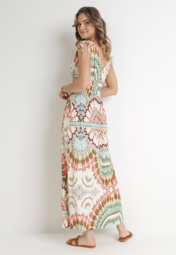 Born2be - Zielona Wiskozowa Sukienka Tie Dye Maxi z Marszczoną Gumką w Pasie Lucira. Typ kołnierza: dekolt kopertowy. Kolor: zielony. Materiał: wiskoza. Długość rękawa: bez rękawów. Typ sukienki: kopertowe. Długość: maxi