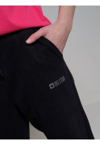 Big-Star - Spodnie dresowe damskie czarne Nina 906. Kolekcja: plus size. Kolor: czarny. Materiał: dresówka. Wzór: nadruk #4