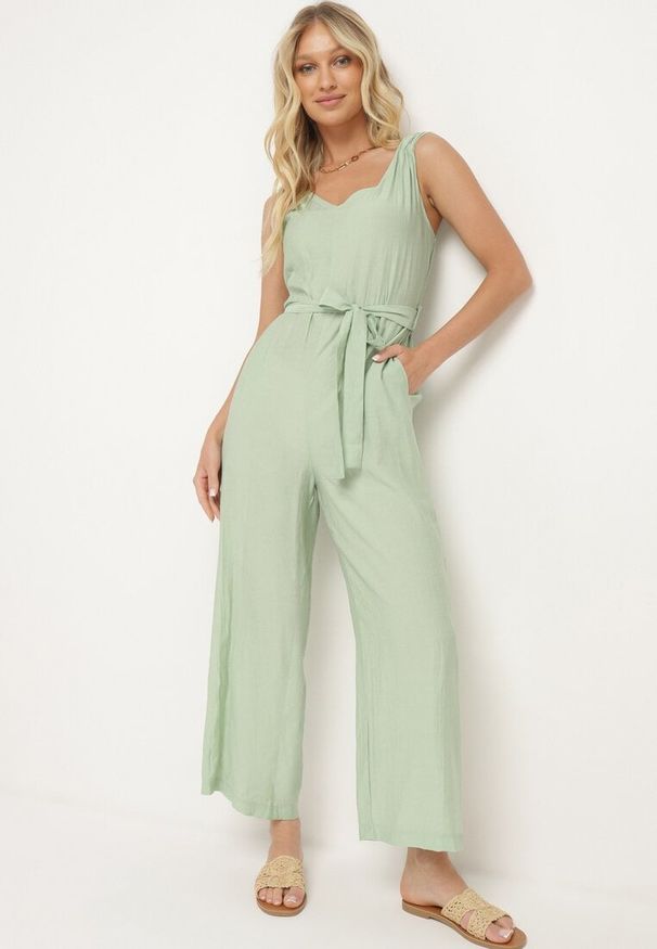 Born2be - Jasnozielony Wiskozowy Kombinezon na Ramiączkach z Materiałowym Paskiem i Gumkami w Talii Zadia. Kolor: zielony. Materiał: materiał, wiskoza. Długość rękawa: na ramiączkach