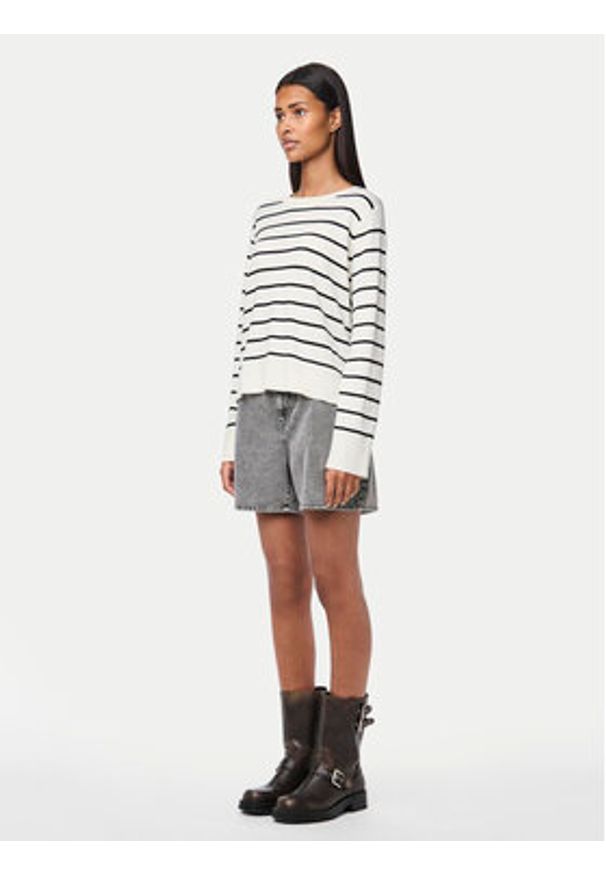 Pieces Sweter Joy 17150579 Biały Regular Fit. Kolor: biały. Materiał: syntetyk