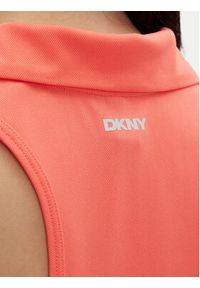 DKNY Sport Polo DP5T1185 Koralowy Regular Fit. Typ kołnierza: polo. Kolor: pomarańczowy. Materiał: syntetyk. Styl: sportowy #5