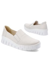 Białe Półbuty Wasak Modne Obuwie Damskie. Okazja: na co dzień. Kolor: biały. Materiał: materiał. Wzór: grochy. Styl: casual, elegancki #7