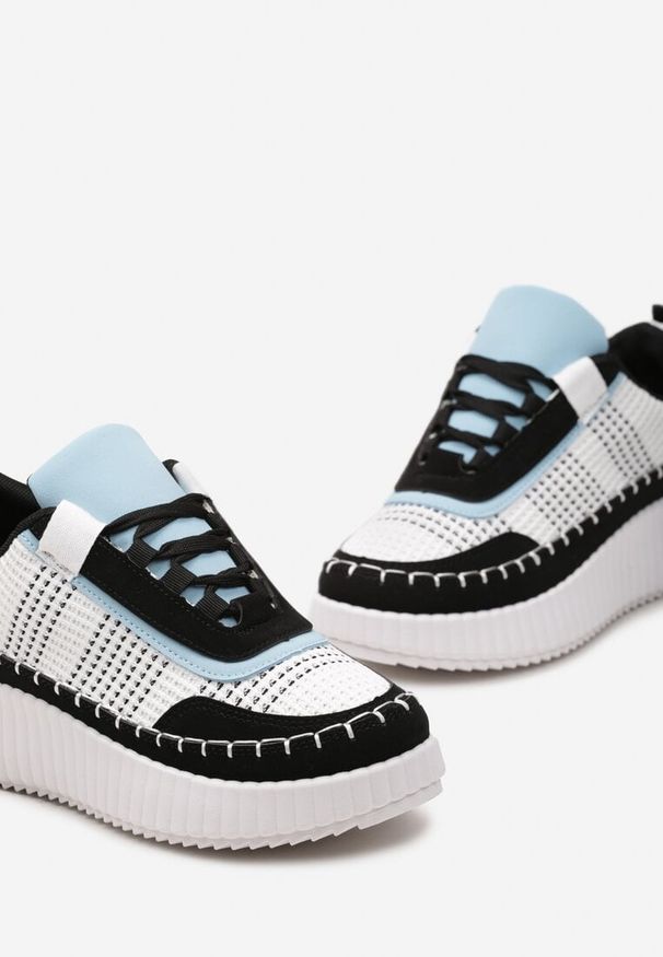 Renee - Czarne Sneakersy na Platformie Ozdobione Tweedowymi Wstawkami i Cyrkoniami Eganna. Kolor: czarny. Wzór: aplikacja. Obcas: na platformie